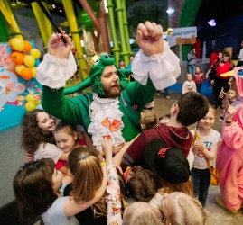 Вечеринки в честь окончания учебного года в Angry Birds Activity Park