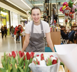 Праздничная программа «Твоя очередь расцветать!» в «Охта Молл»