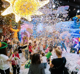 Пернатый День Знаний в Angry Birds Activity Park