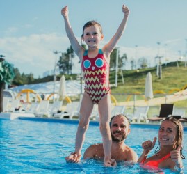 Открытый бассейн в «Охта-Парке»