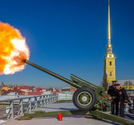 Полуденный выстрел в Петропавловской крепости