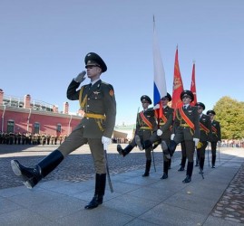 Церемония развода почетного караула в Петропавловской крепости 2021