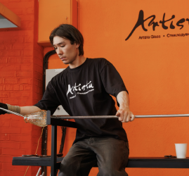 «Шоу стеклодува в Стеклодувной студии Artista Glass» в Севкабель Порту
