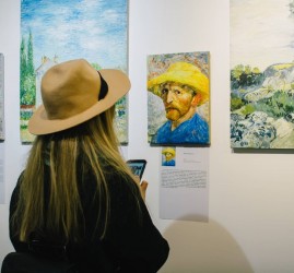 Выставка полотен в технике жикле «Ван Гог и Тео»