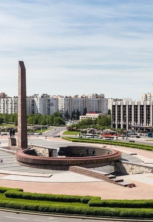 Монумент героическим защитникам Ленинграда