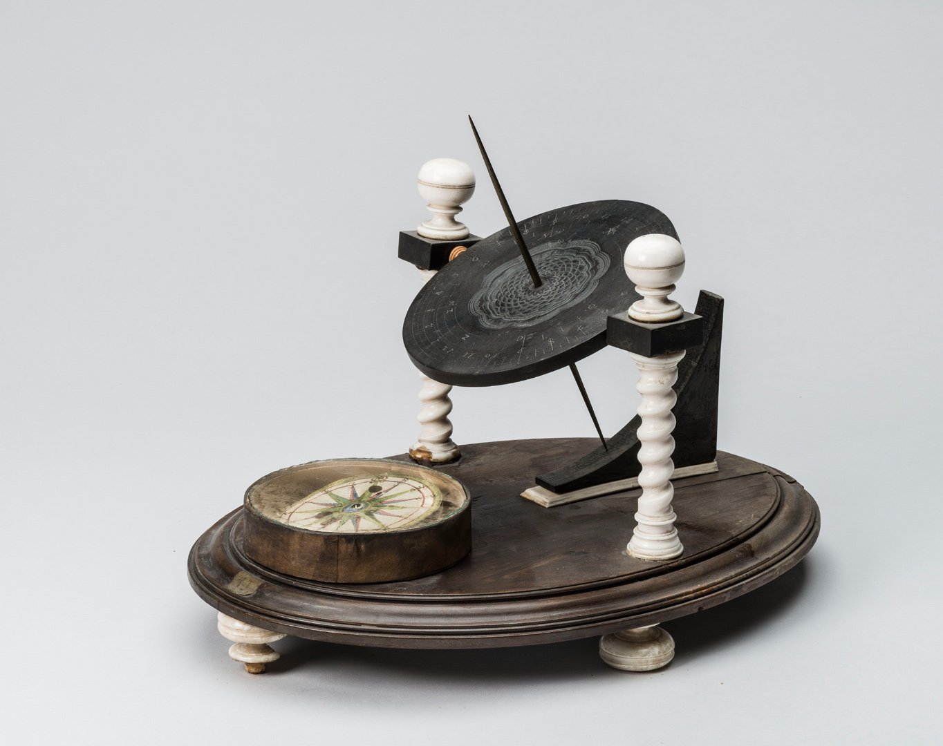 Выставка «Часовое искусство. Часы XVI — XVII веков в собрании Эрмитажа»