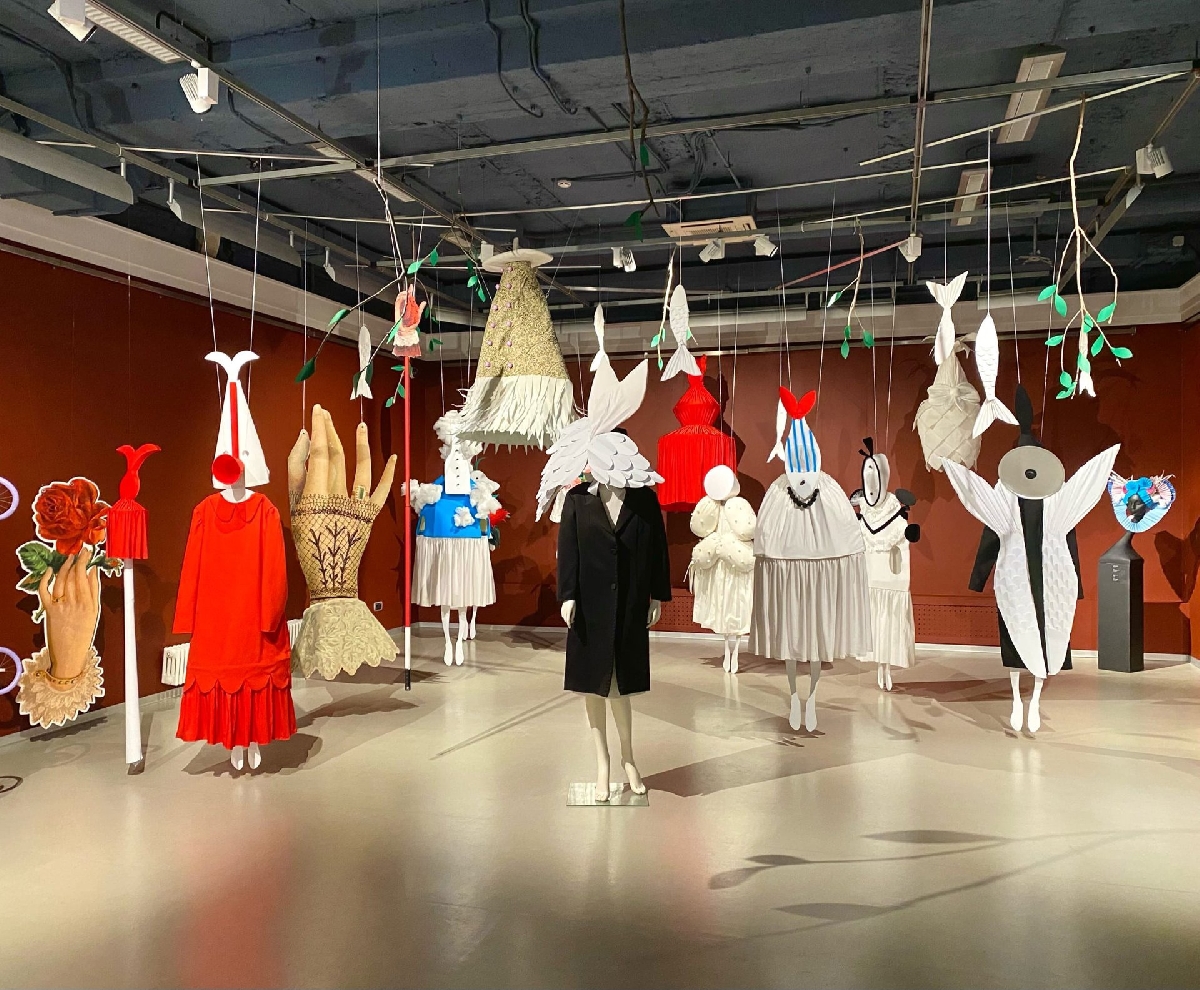 Выставка Венеры Казаровой «Белые сны» 