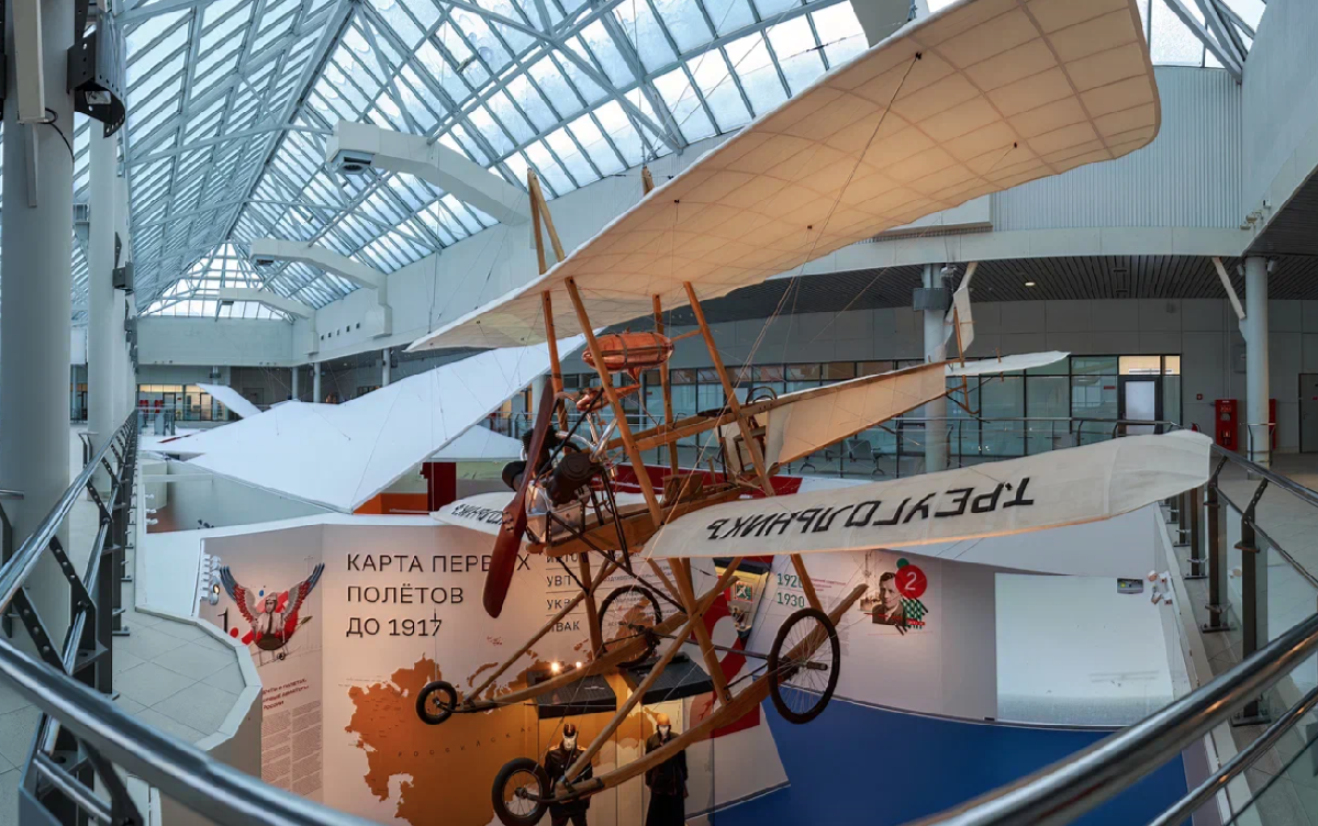 Выставка к 100-летию гражданской авиации России