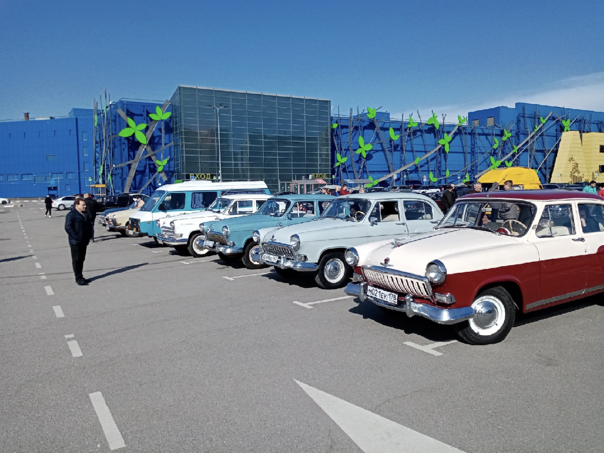 Открытие автомобильного ретро-сезона в Петербурге 2026