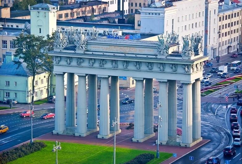 Праздничная феерия: Московским триумфальным воротам 180 лет