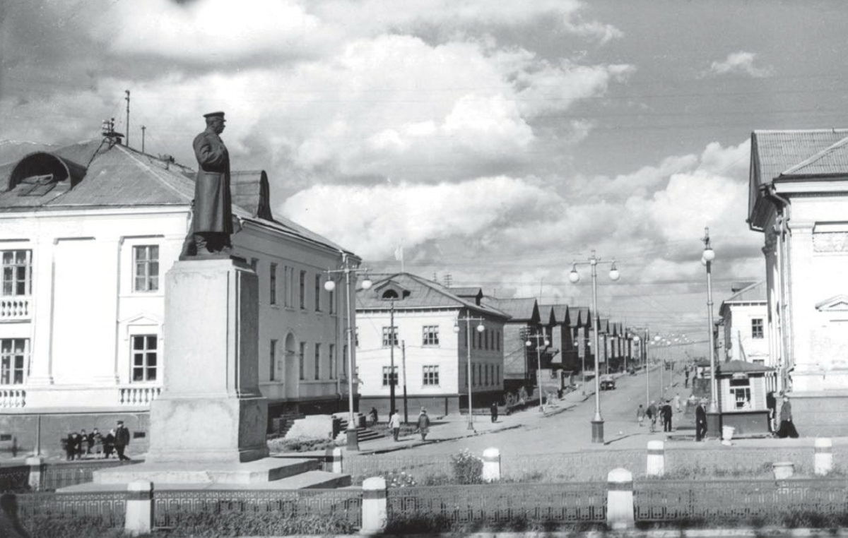 Выставка «В ритме трудового фронта. Заполярная Воркута героическому Ленинграду»
