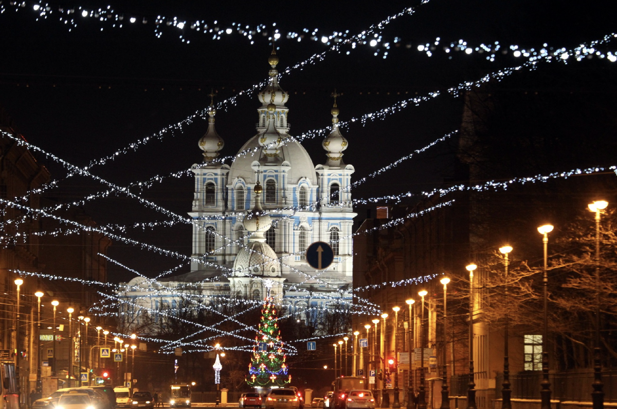 Новогодний Петербург и самые красивые ёлки города 2026