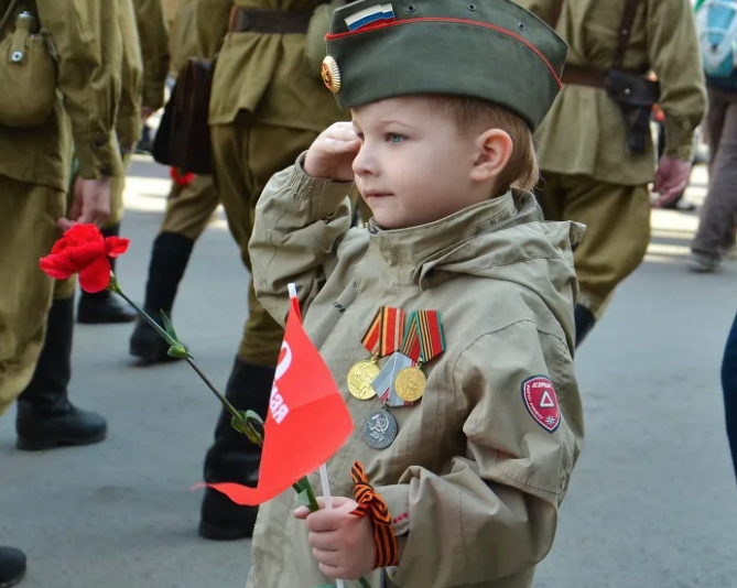 Парады под окнами ветеранов пройдут в Петербурге