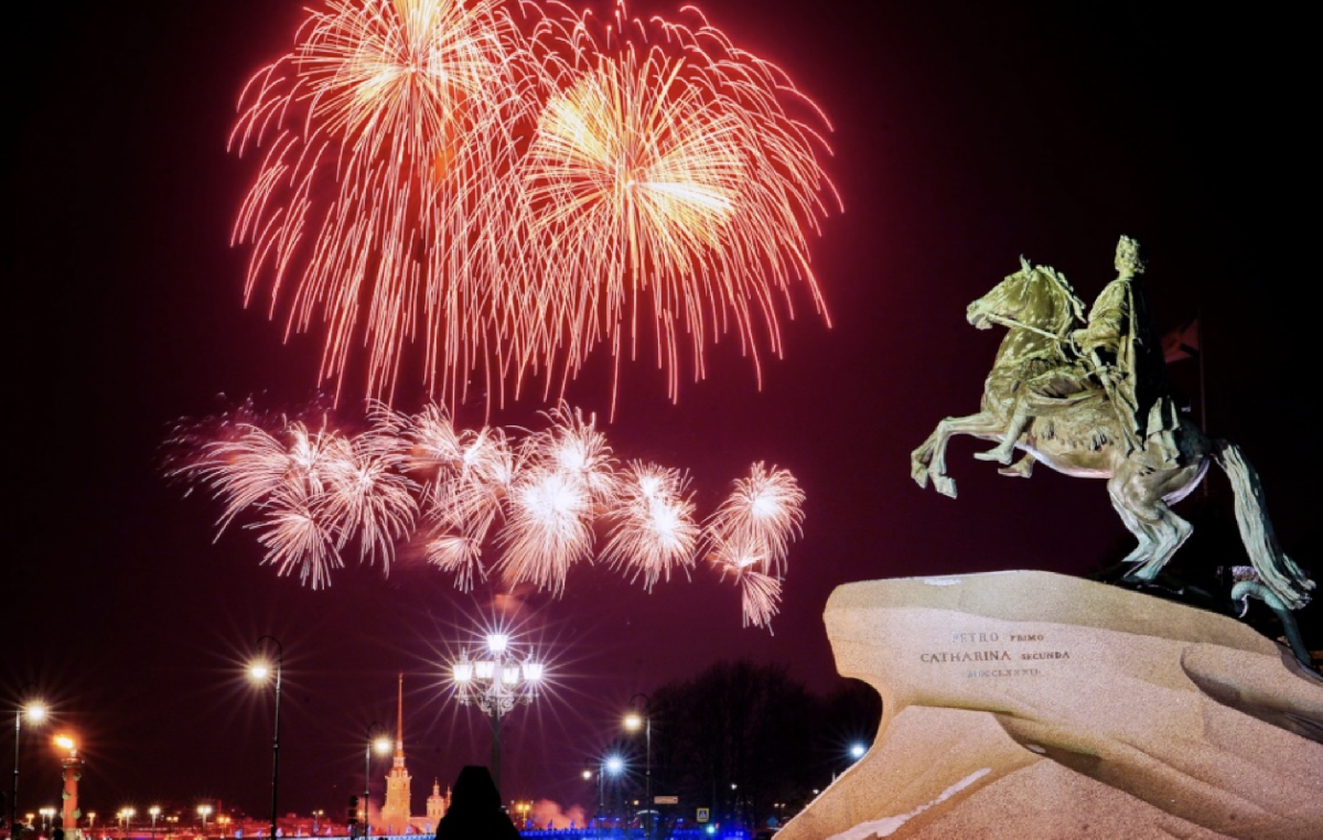 Салют 23 февраля к Дню защитника Отечества в Санкт-Петербурге 2026