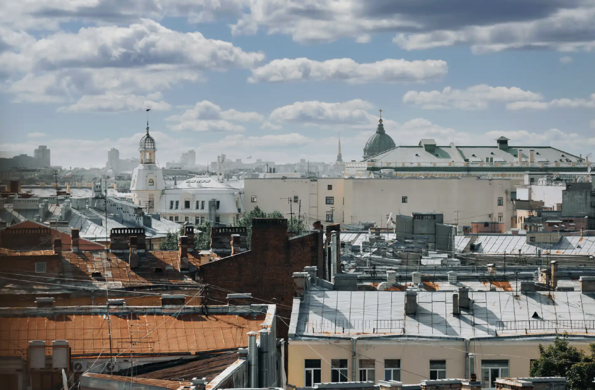 Экскурсия «Всем и каждому: Питер с высоты, дворы, парадные и квартира Довлатова»