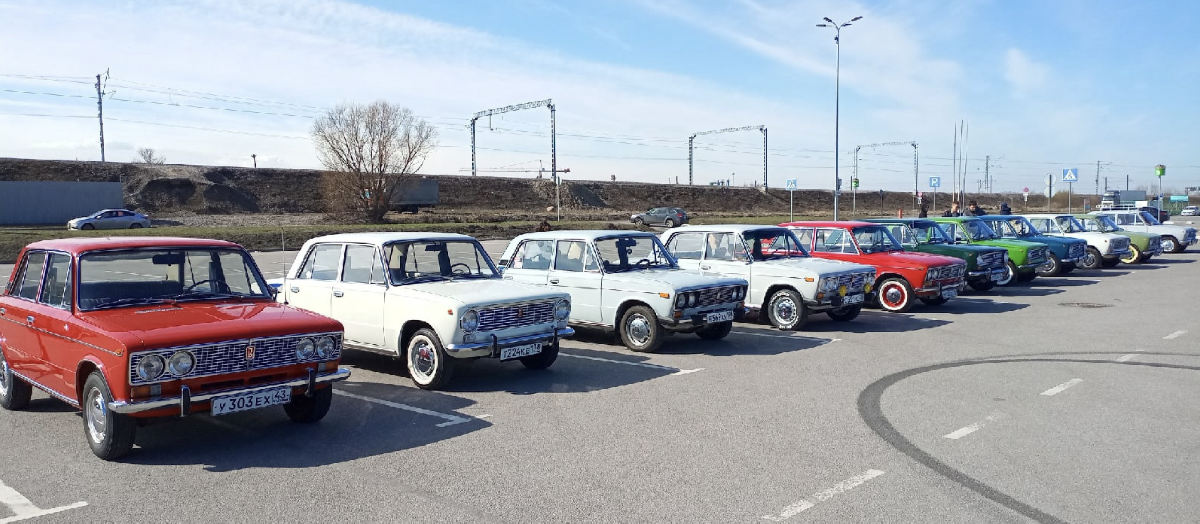 Открытие автомобильного ретро-сезона в Петербурге 2026