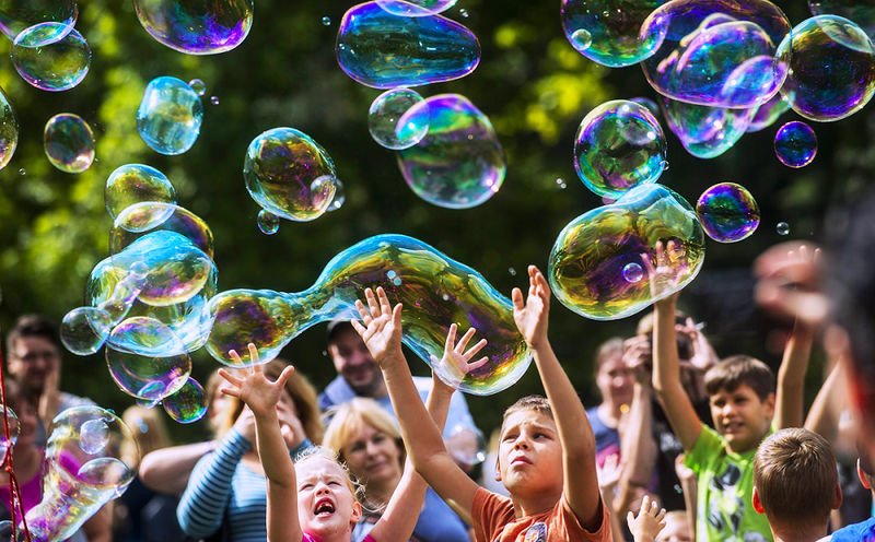 Фестиваль мыльных пузырей в парке Сказок