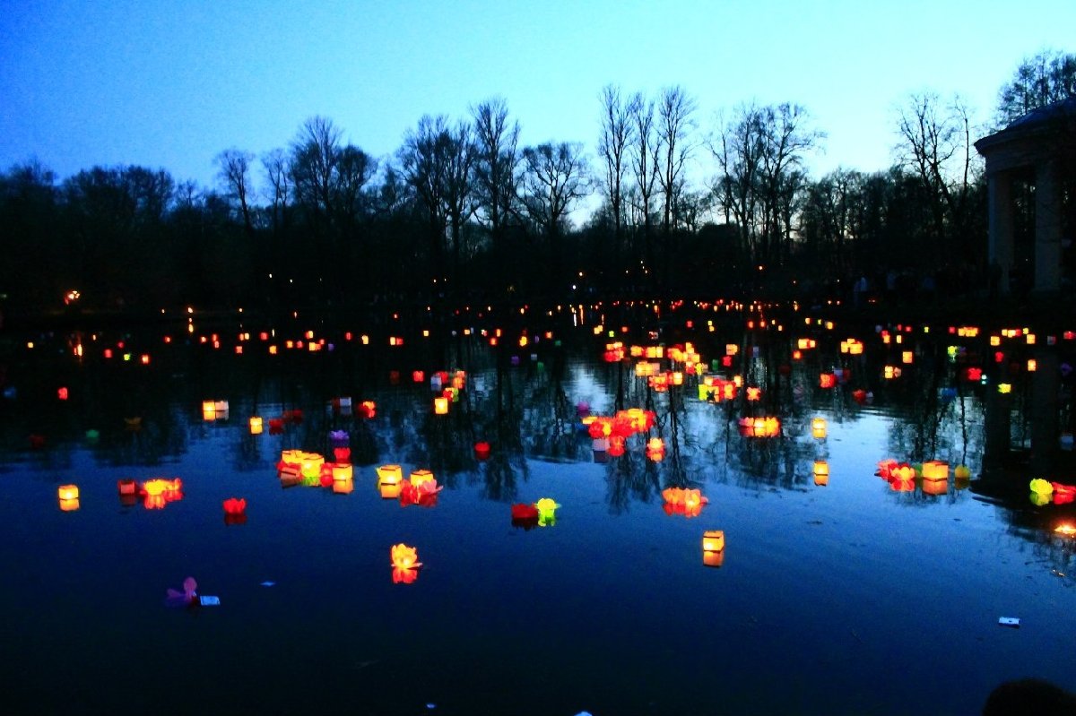 Фестиваль водных фонариков в Юсуповском саду 2020
