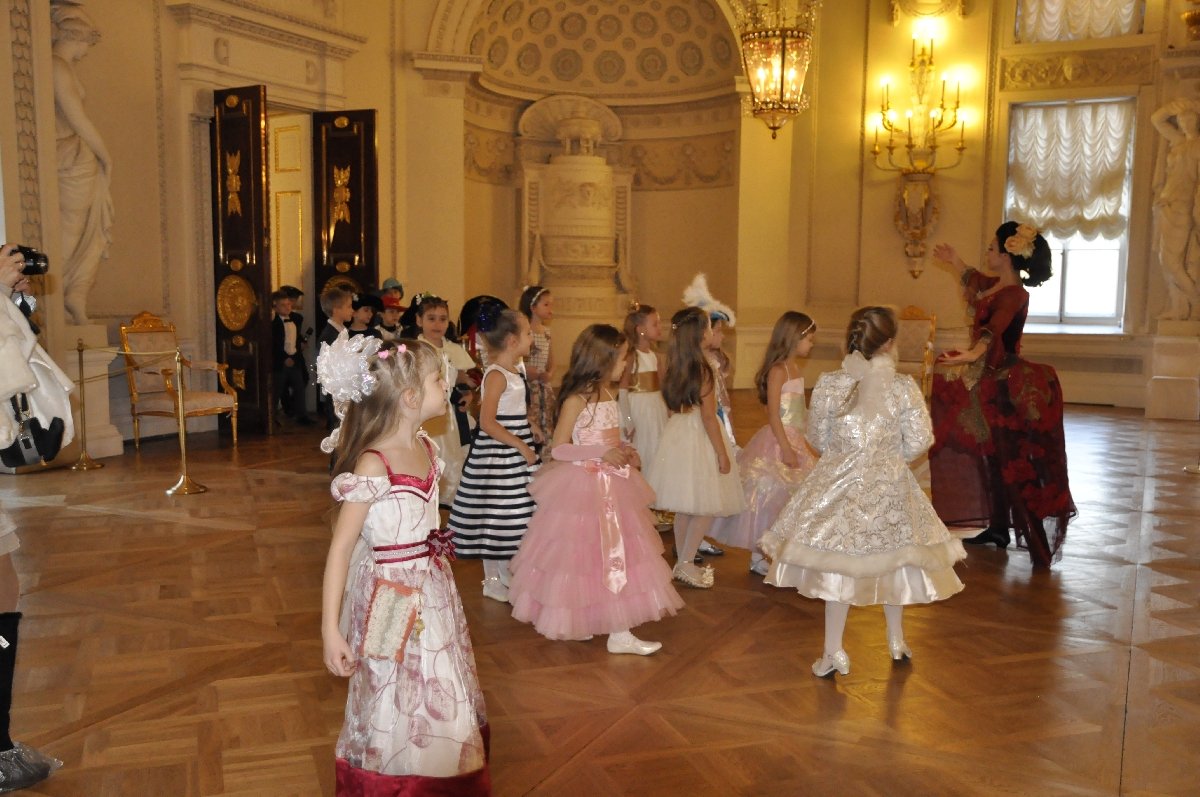 Новогодний праздник для детей «Новогодние истории в Павловском Дворце»