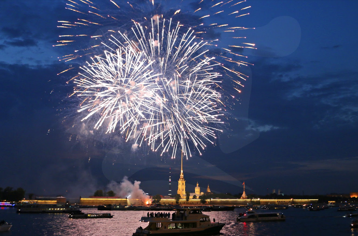 Салют с теплохода СПБ. Санкт-Петербург салют с борта теплохода. Салют ВМФ. День ВМФ В Санкт-Петербурге салют.